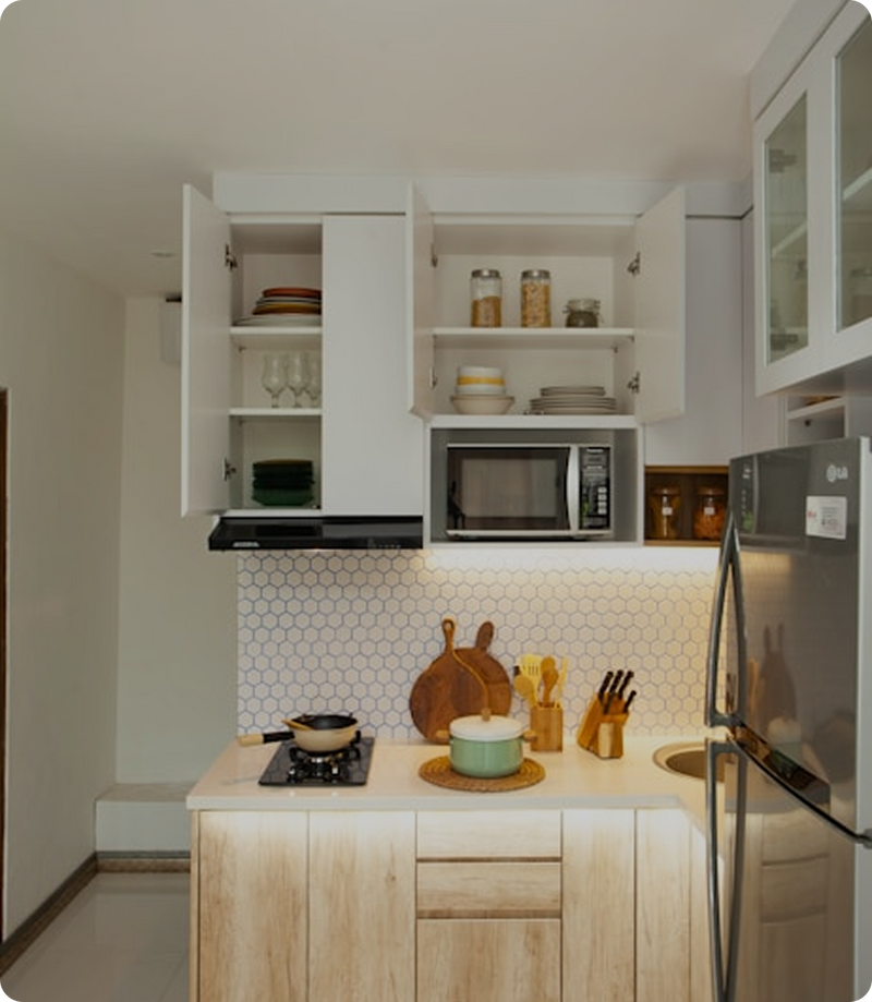 Kitchen & Dining